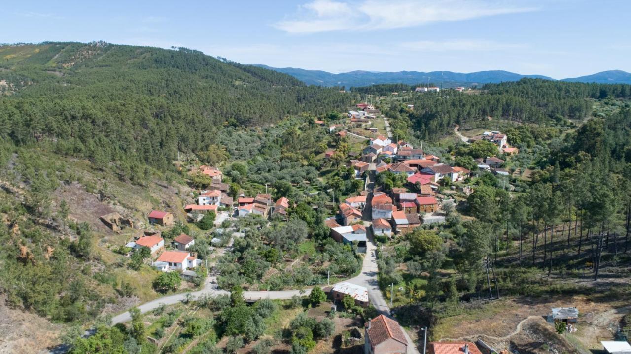 Cavalo De Xisto - Turismo Rural, Lda. Guest House Almaceda Eksteriør bilde